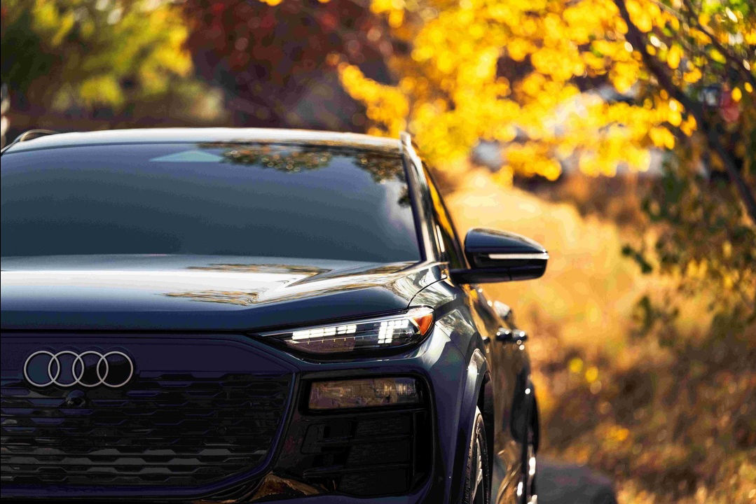 Front profile view of an Audi Q6 parked.